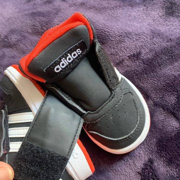 Kids Adidas shoes - Picture 3 of 3